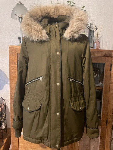 Khakifarbener parka mit - mit, kapuze