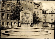 Ak Zwickau in Sachsen, Brunnen mit Relief, Stadtplatz mit... - 4760190