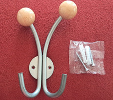 Garderobenhaken mit Holzkugel aus Buche mit Befestigungsmaterial