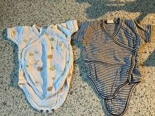 2 Alana Kurzarmbodys weiß blau geringelt Bärchen Größe 50/56 Wickelbodys