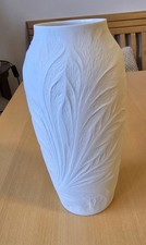 Hutschenreuther Vase Lorenz Schwahn aus Biskuitporzellan.