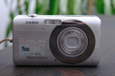 Casio Exilim EX Z80 | silber | sehr schöne, kompakte 8 MP Digitalkamera