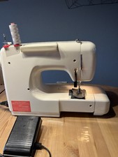 Nähmaschine TCM gebraucht, funktionstüchtig mit Fußanlasser und Zubehör