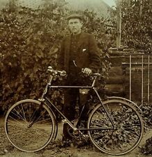 Mann mit Victoria Fahrrad Foto