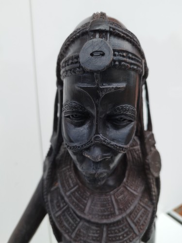 Afrikanische figuren holz