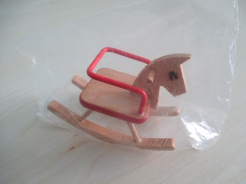 Holzschaukelpferd für das