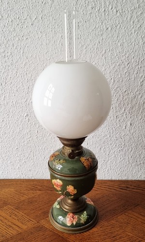 Schöne antike petroleumlampe - antike,