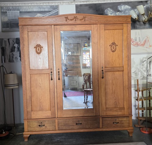 Antiker kleiderschrank schrank - antiker,