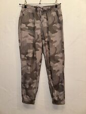 Hollister Stoff Hose grau Camouflage, Größe M