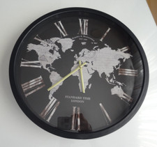 Wanduhr Dekouhr Deko Metall schwarz silbergrau Ø 38 cm Weltkartenmotiv London
