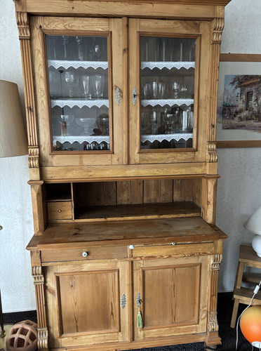 Antiker buffetschrank aus holz - antiker,