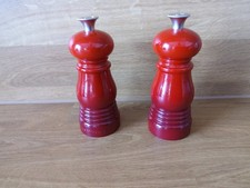 Le Creuset Salz/Pfeffermühlen