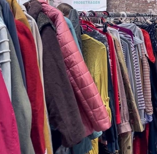 Flohmarkt kleidund second hand - flohmarkt,