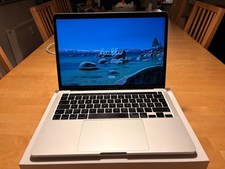 MacBook Pro 13" / 2020 / 2,3 GHz Quad-Core Intel i7 / 32 GB RAM / 4 TB SSD