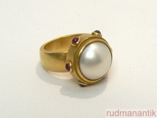 RING GOLD 750 KOPF MABE-PERLE + 6 RUBINCABOCHONS - wohl FRANK SCHREMS - punziert