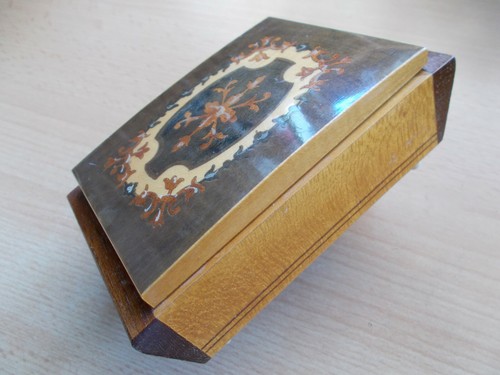 Schmuckkästchen aus holz - schmuckkästchen,
