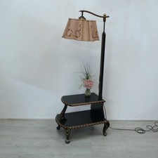 Stehlampe mit Tisch /