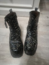 Pleateuatiefel New Rocks Größe 44 Mit Eingeritztem Floralen Muster Unisex