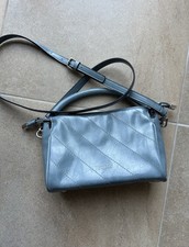 Modische Handtasche von Guess