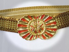 Stretchgürtel mit Metallschuppen und großer, zweiteiliger Schließe