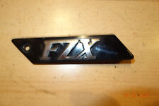 Yamaha FZX 750 Emblem FZX links unterm Tank