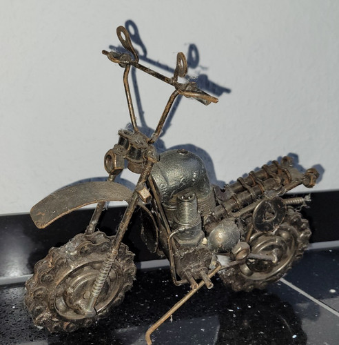 Skulptur aus metall motorrad - skulptur, metall,