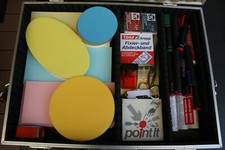 Moderatorenkoffer ca. 44,5x34,5x13,5cm Alu, viele Teile (Kärtchen, Stifte, usw.)