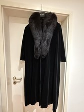 Damen- Cape-Mantel mit Echtfell – Lutz Teutloff, Berlin/Paris