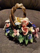 Blumenkörbchen mit Rosen und