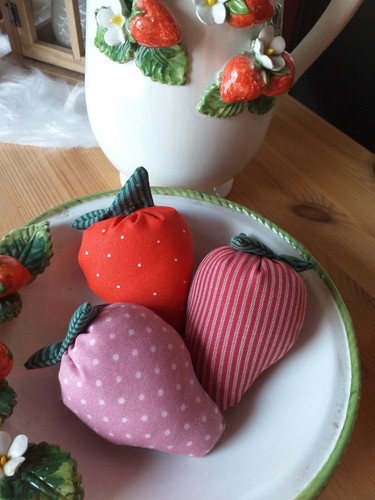 Große genähte erdbeeren - große,