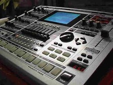 Roland MC-909 Groove Box
