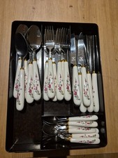 Besteckset mit Porzellangriff
