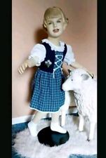 süße Retro Kinder Schaufensterpuppe Mädchen mit modellieter Zopf Frisur