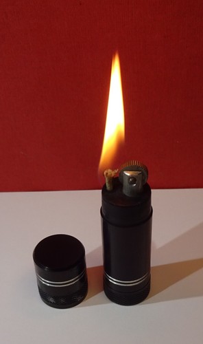 Altes leichtes sturmfeuerzeug - altes,