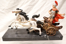 Römischer Krieger im Streitwagen - Sculptur auf Marmorplatte - 26 x 8cm
