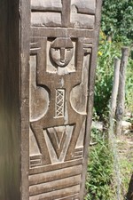 handgeschnitztes Holz-Regal