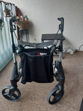 Nagelneuer Rollator In