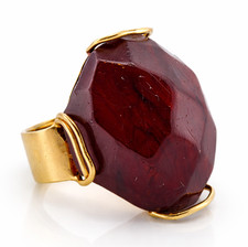 Goldring mit rot/bräunlichen
