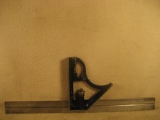 Winkel mit Wasserwaage -