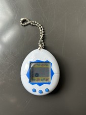 ©1997 BANDAI Original TAMAGOTCHI 1. Gen. weiß/blau Virtual Pet Retro Pixel Toy