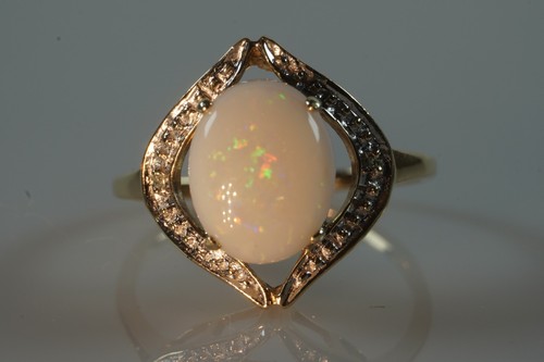 Beautiful 9ct opal diamond - beautiful,