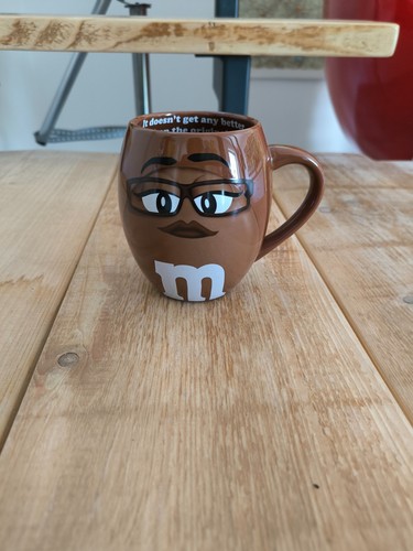Tasse brown mit spruch - m&m,