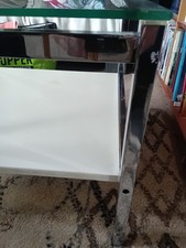 Glastisch mit weißem  Boden Ca. 60x 60 X 50cm