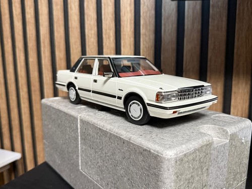 Modellauto toyota crown - 1:18,