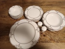 Tafelservice Für 6 Personen Mit Silberverzierung Salz Und Pfeffer Streuer