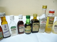 4102.     20 Stück Miniatur Schnaps Spirituosen Sammler Schnapsflaschen