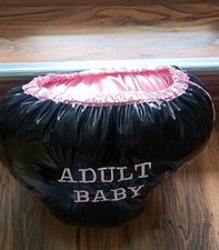 ADULT BABY SISSY WATTIERTE DICKE WINDELHOSE GUMMIHOSE LACK PVC SPREIZHOSE M-L