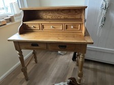 Antiker Weichholzschreibtisch