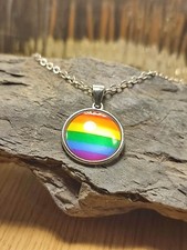 Regenbogen Unisex Anhänger Halskette in Silber Transgender Lesben Homosexuell