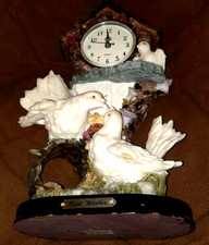 Kitsch Deko Figur mit verliebten Täubchen Herzen altes Sammlerobjekt